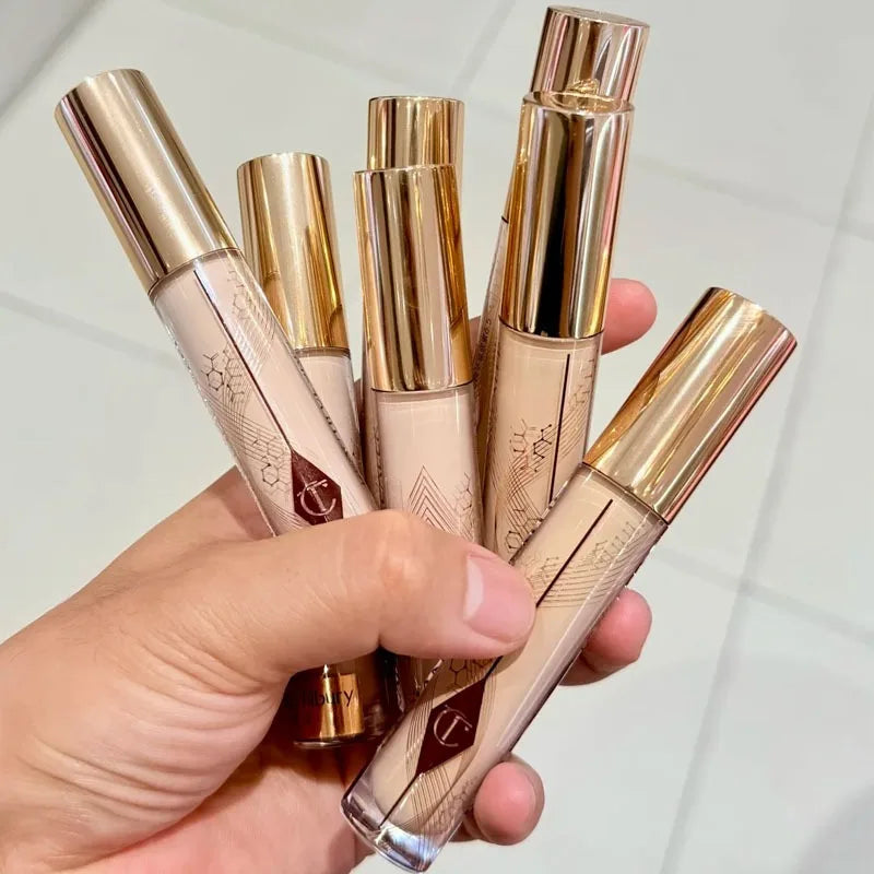 Charlotte Tilbury Softening Essence Concealer Honey Brightening in The Face Covering Spots Covering Dark Circles Under The Eyes